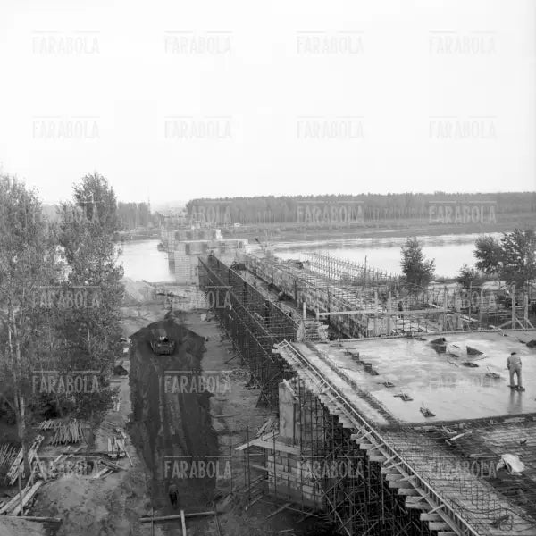 Lavori di costruzione dell'Autostrada del Sole, 1958 - Farabola Immagine digitale