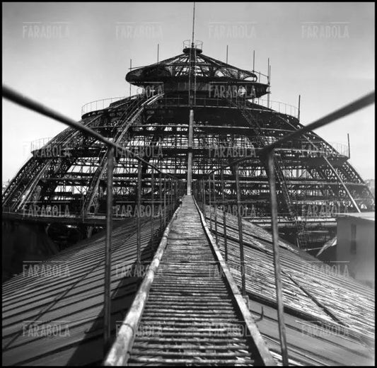 Lavori di rifacimento e copertura della Galleria Vittorio Emanuele II, Milano, 1948 - Farabola Immagine digitale