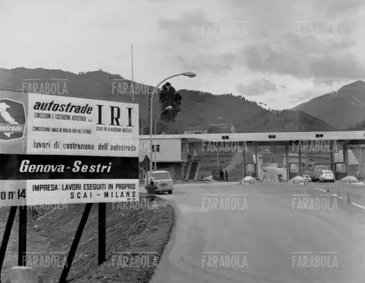 Lavori sul tratto autostradale Genova - Sestri, anni 60 - Farabola Immagine digitale