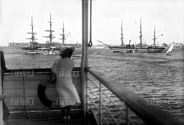 Le due navi scuola Amerigo Vespucci e Cristoforo Colombo, Alessandria d'Egitto, 1937 - Farabola Immagine digitale