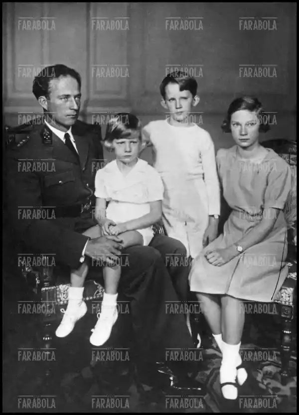 Leopoldo III del Belgio con i figli, anni 30 - Farabola Immagine digitale