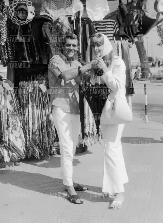 Les Crane con la moglie Tina Louise, Festival di Venezia, 1966 - Farabola Immagine digitale