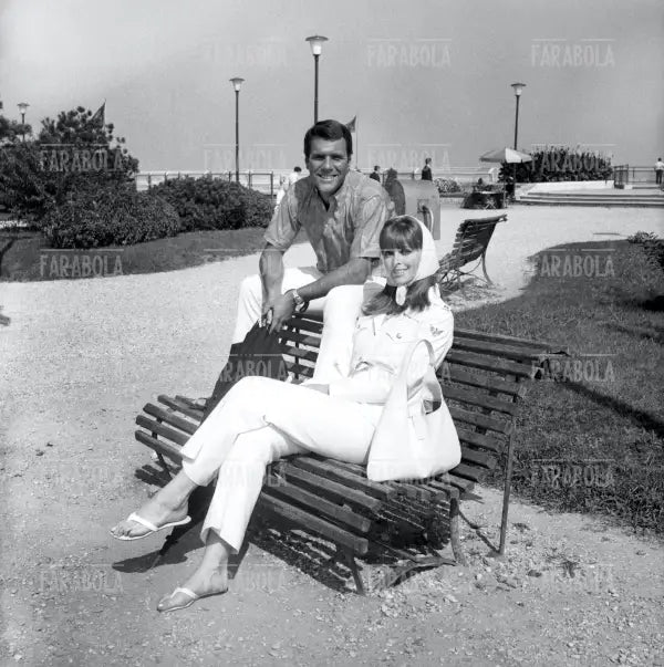 Les Crane con la moglie Tina Louise, Festival di Venezia, 1966 - Farabola Immagine digitale