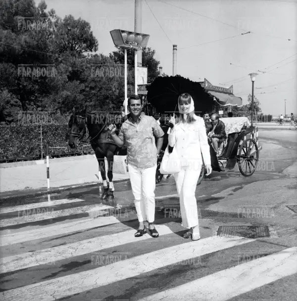Les Crane con la moglie Tina Louise, Festival di Venezia, 1966 - Farabola Immagine digitale
