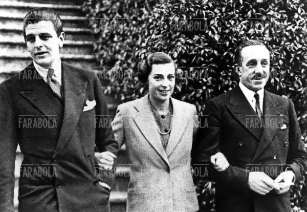 L'ex re Alfonso XIII di Spagna con la figlia Beatrice e il fidanzato Alessandro Torlonia, 1935 - Farabola Immagine digitale