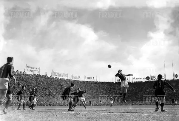Liedholm durante Milan vs Inter, 1951 - Farabola Immagine digitale