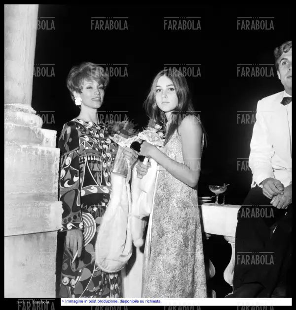 Linda Christian con la figlia Romina Power, Venezia, 1966 - Farabola Immagine digitale