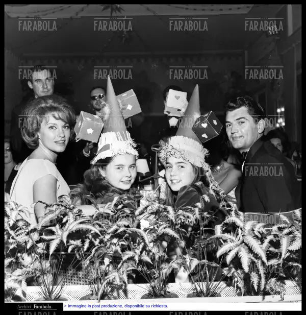 Linda Christian, Taryn Power ed Edumund Purdom, Capodanno a Saint - Vincent, 1964 - Farabola Immagine digitale
