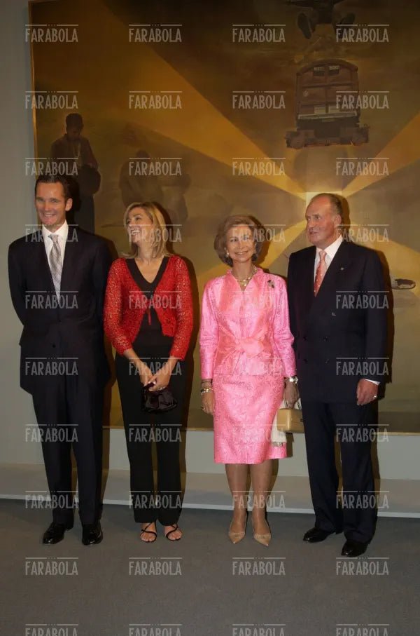 L'infanta Elena di Spagna e il marito Jaime de Marichalar con re Juan Carlos e la regina Sofia, Festival di Venezia, 2004 - Farabola Immagine digitale