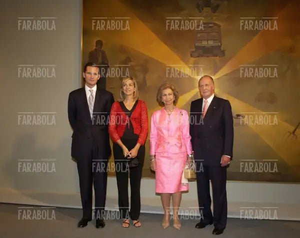 L'infanta Elena di Spagna e il marito Jaime de Marichalar con re Juan Carlos e la regina Sofia, Festival di Venezia, 2004 - Farabola Immagine digitale