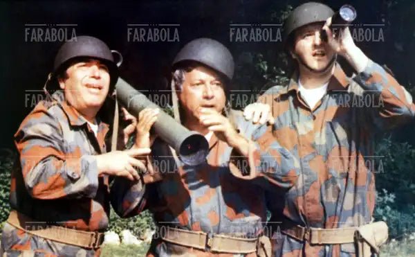 Lino Banfi, Paolo Villaggio e Massimo Boldi in Scuola di ladri, 1986 - Farabola Immagine digitale