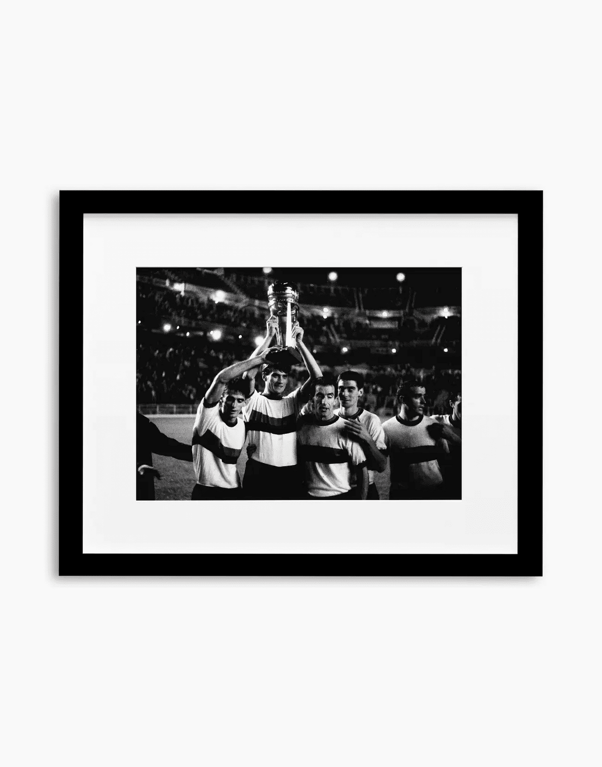 L'Inter vince la Coppa Intercontinentale, 1964 — stampa fine art con cornice nera