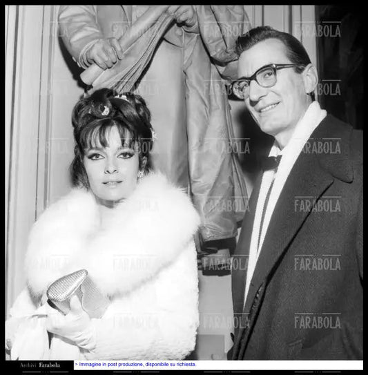 Lisa Gastoni e Carlo Lizzani, Inaugurazione della Scala, 1965 - Farabola Immagine digitale