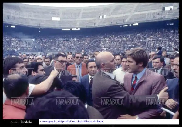 Litigio tra Duilio Loi e Nino Benvenuti, San Siro, 1968 - Farabola Immagine digitale