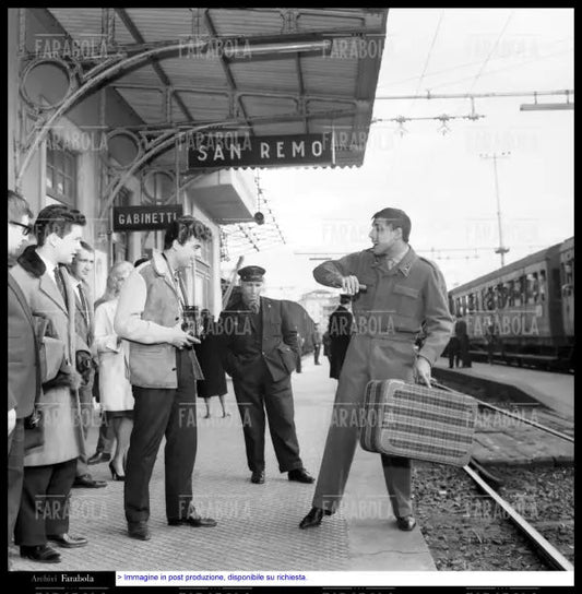 Little Tony e Adriano Celentano in congedo militare, Festival di Sanremo, 1961 - Farabola Immagine digitale
