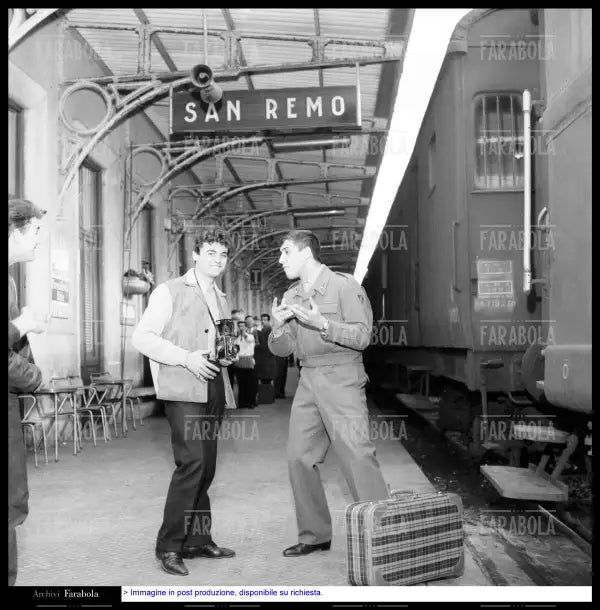 Little Tony e Adriano Celentano in congedo militare, Festival di Sanremo, 1961 - Farabola Immagine digitale