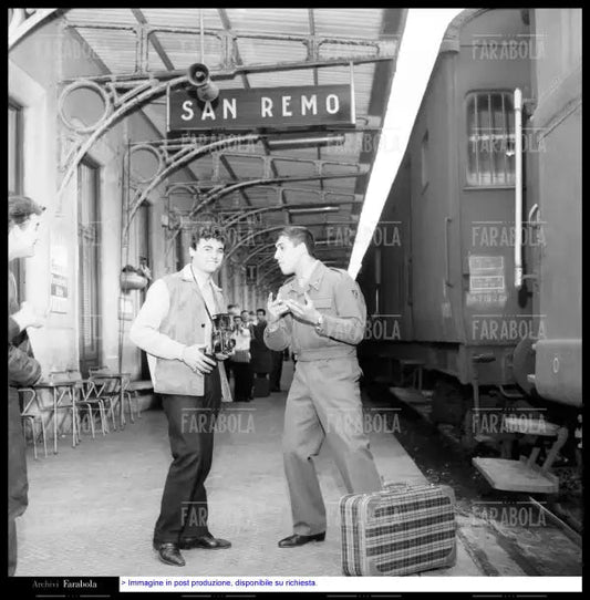 Little Tony e Adriano Celentano in congedo militare, Festival di Sanremo, 1961 - Farabola Immagine digitale