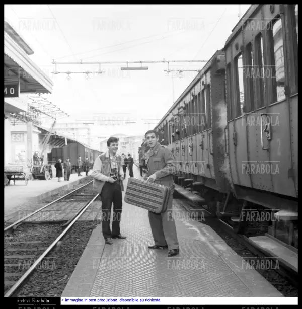 Little Tony e Adriano Celentano in congedo militare, Festival di Sanremo, 1961 - Farabola Immagine digitale