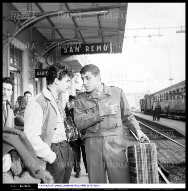 Little Tony e Adriano Celentano in congedo militare, Festival di Sanremo, 1961 - Farabola Immagine digitale