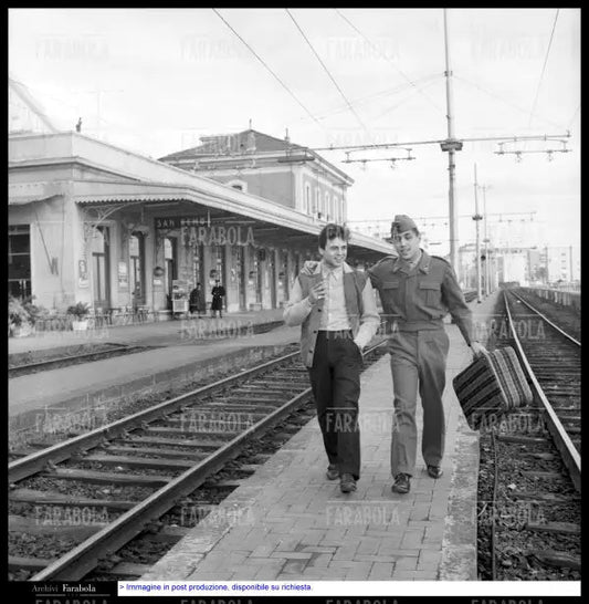 Little Tony e Adriano Celentano in congedo militare, Festival di Sanremo, 1961 - Farabola Immagine digitale