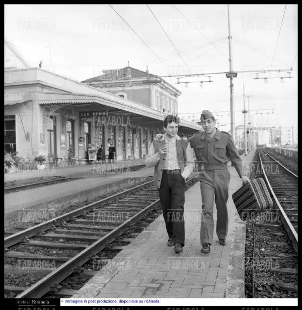 Little Tony e Adriano Celentano in congedo militare, Festival di Sanremo, 1961 - Farabola Immagine digitale