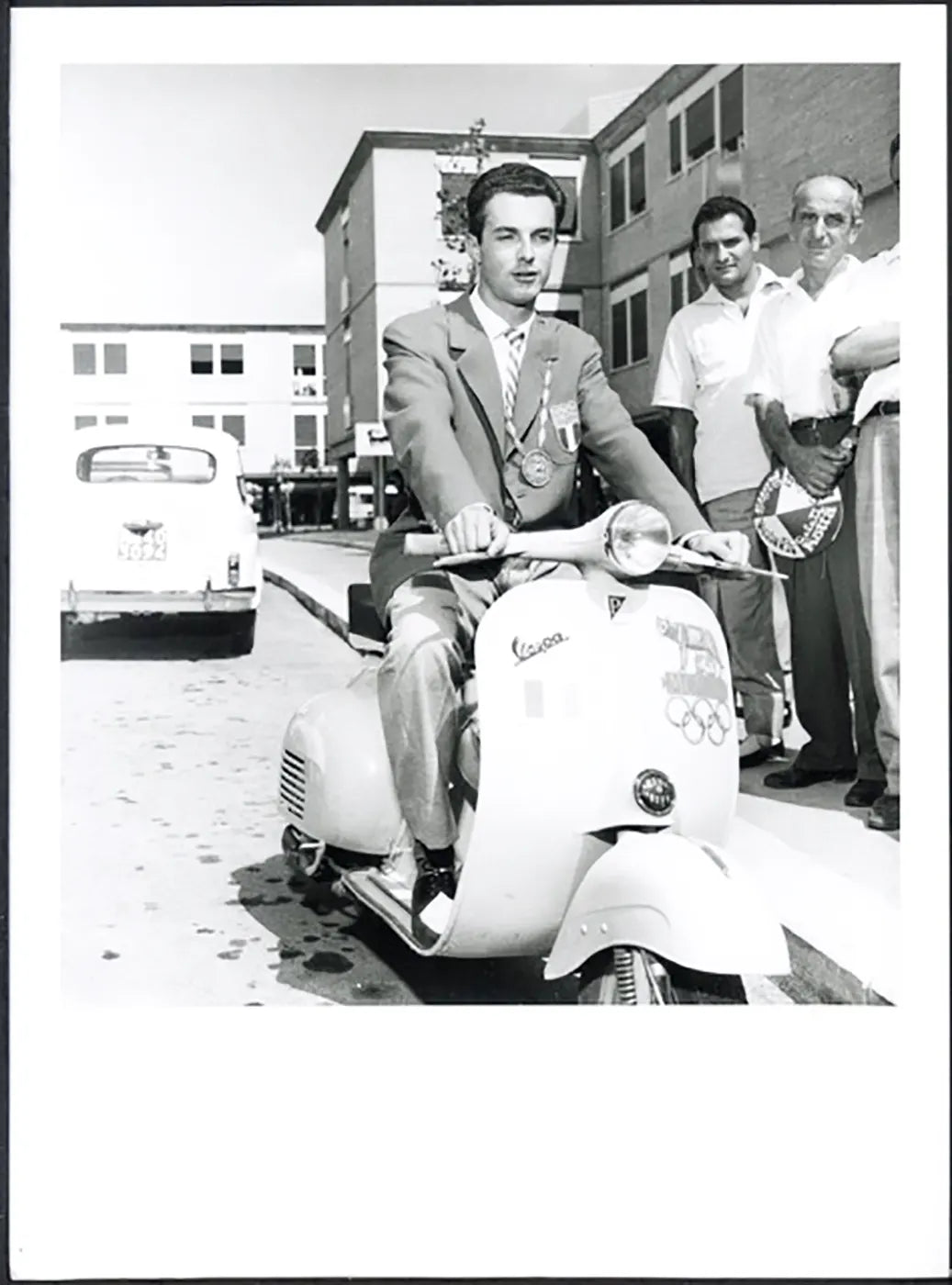 Livio Berruti su una Vespa 1960 Ft 38083 - Stampa 24x18 cm - Farabola Stampa ai sali d'argento (anni 90)
