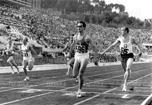 Livio Berruti vince la finale dei 200 metri, Olimpiadi di Roma, 1960 - Farabola Immagine digitale