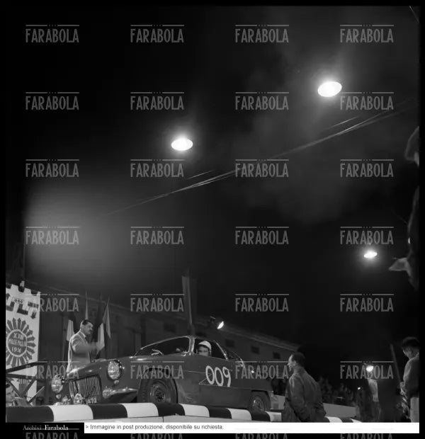 Livio Meneguzzo su Fiat 1100 Zagato, Mille Miglia, 1956 - Farabola Immagine digitale