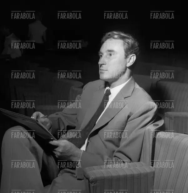 Lo scenografo Giulio Coltellacci, Milano, 1952 - Farabola Immagine digitale