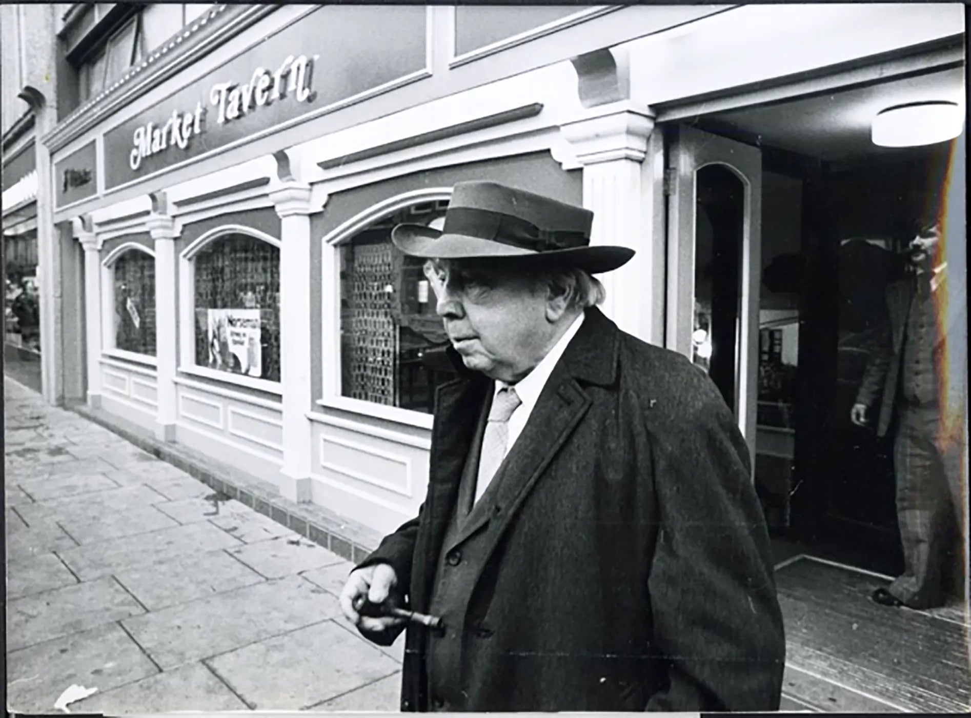 Lo scrittore J.B. Priestley 1976 Ft 37096 - Stampa 20x15 cm - Farabola Stampa ai sali d'argento