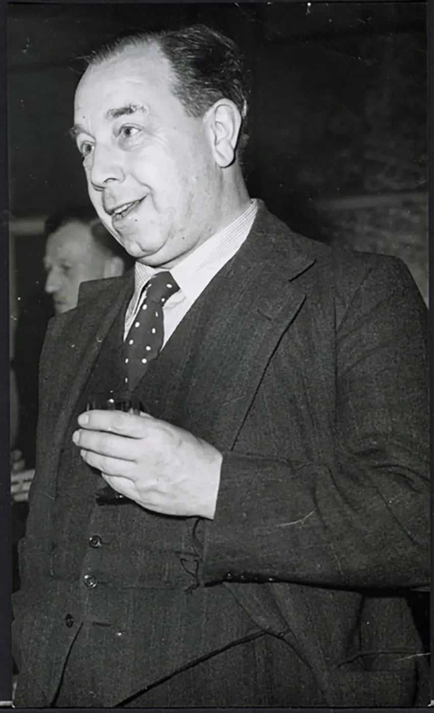 Lo scrittore J.B. Priestley anni 50 Ft 37093 - Stampa 18x13 cm - Farabola Stampa ai sali d'argento
