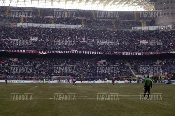 Lo stadio Meazza San Siro, Milan vs Bologna, 2005 - Farabola Immagine digitale