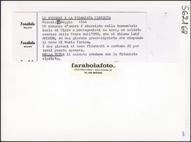 Lo svedese e la fidanzata cipriota 1964 Ft 3588 - Stampa 24x18 cm - Farabola Stampa ai sali d'argento (anni 90)