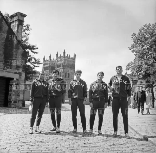 Lodetti, Meroni, Rivera, Rizzo e Facchetti durante un'uscita, Mondiali di calcio, 1966 - Farabola Immagine digitale