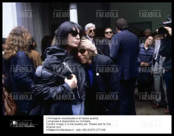 Loredana Bertè ai funerali di Mia Martini, 1995 - Farabola Immagine digitale
