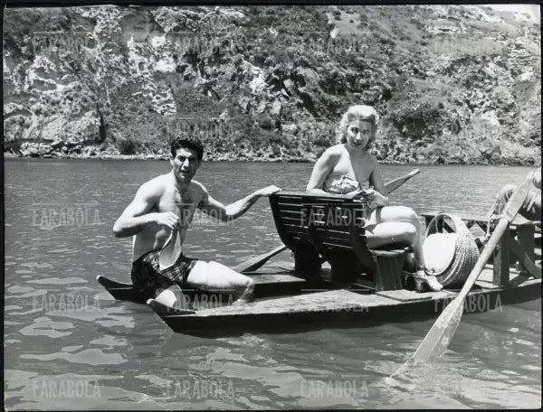 Lorenzo Buffon in luna di miele con Edy Campagnoli, Milano, 1958 - Farabola Immagine digitale