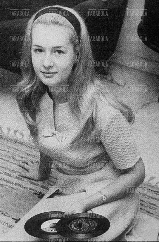 Loretta Goggi a 15 anni, 1965 - Farabola Immagine digitale