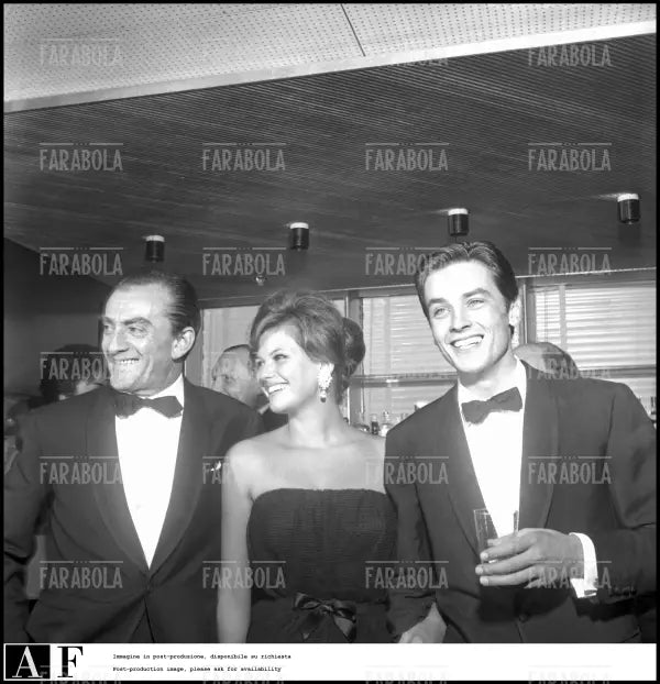 Luchino Visconti, Claudia Cardinale e Alain Delon, Festival di Venezia, 1960 - Farabola Immagine digitale