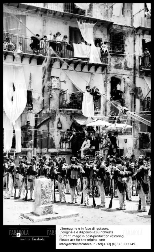 Luchino Visconti e Piero Tosi sul set del film Il Gattopardo, Palermo, 1962 - Farabola Immagine digitale