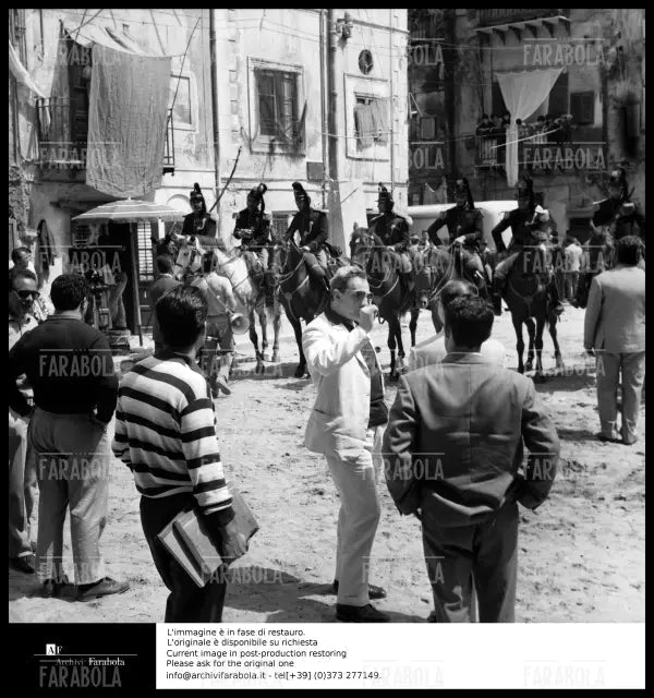 Luchino Visconti sul set del film Il Gattopardo, 1962 - Farabola Immagine digitale