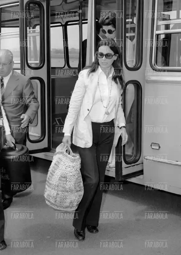 Lucia Bosè al suo arrivo a Linate, Milano, 1971 - Farabola Immagine digitale