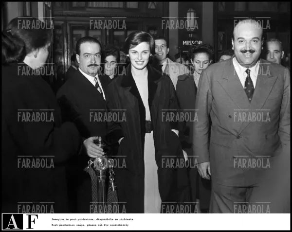 Lucia Bosè alla prima al cinema Odeon, 1950 - Farabola Immagine digitale