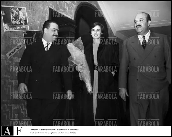 Lucia Bosè alla prima al cinema Odeon, 1950 - Farabola Immagine digitale