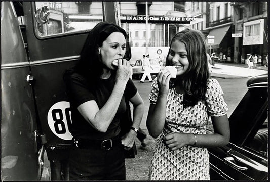 Lucia Bosé e Ornella Muti 1971 Ft 37482 - Stampa 20x30 cm - Farabola Stampa ai sali d'argento