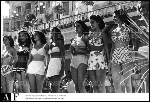 Lucia Bosè, Gianna Maria Canale, Gina Lollobrigida, Miss Italia, 1947 - Farabola Immagine digitale