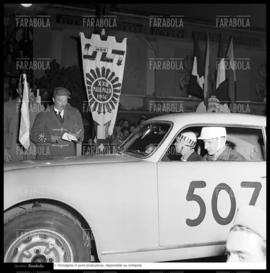 Luciano Mantovani e Nereo Cantuseno su Lancia Aurelia, Mille Miglia, 1956 - Farabola Immagine digitale