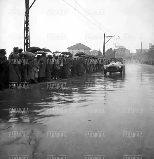 Luciano Musso ed Enrico Casularo su Ferrari 166 MM, Mille Miglia, 1950 - Farabola Immagine digitale