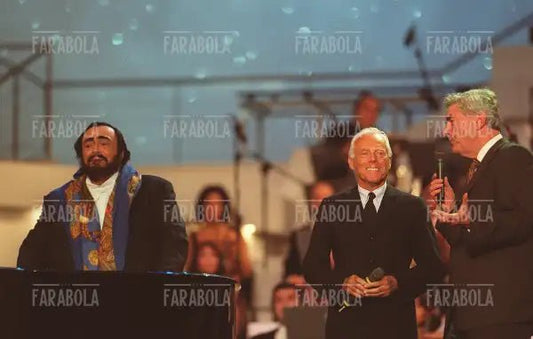 Luciano Pavarotti, Giorgio Armani e Ruud Lubbers, Modena, 2002 - Farabola Immagine digitale