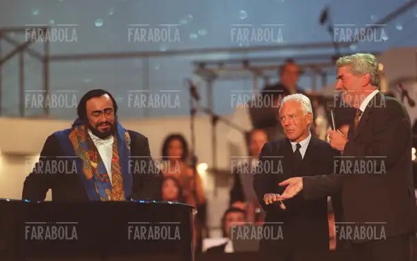 Luciano Pavarotti, Giorgio Armani e Ruud Lubbers, Modena, 2002 - Farabola Immagine digitale