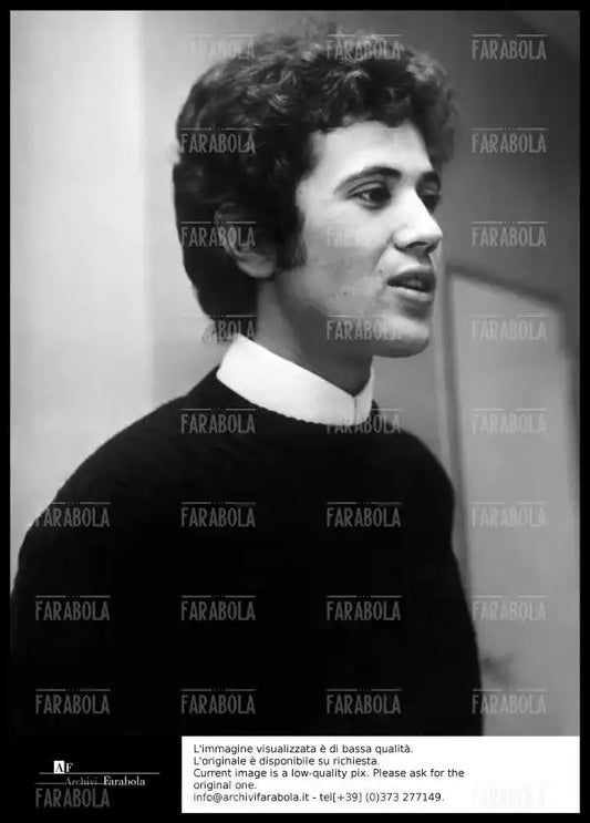Lucio Battisti durante la trasmissione televisiva 6001, 1970 - Farabola Immagine digitale